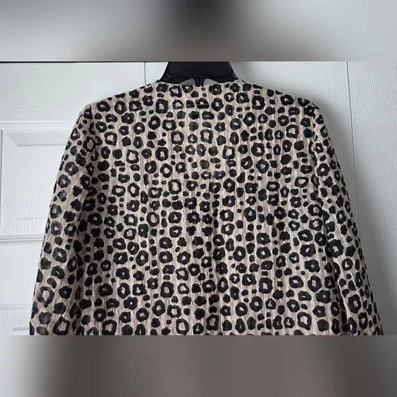 Joseph Ribkoff Beige and Black Leopard Tie-Front V-Neck Blouse Size 4 - Picture 7 of 10